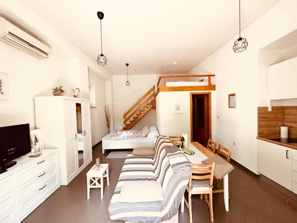 Apartment Paolo Senj  Esterno foto